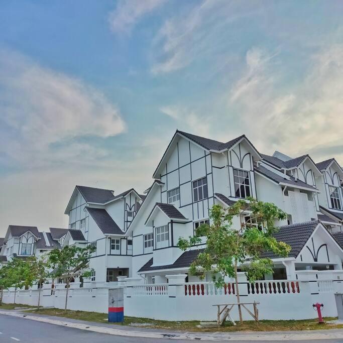 3 Storey Swimming Pool&Projector House Setia Alam شاه علام المظهر الخارجي الصورة